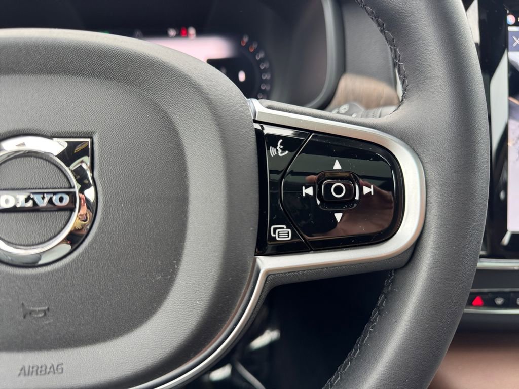 Certified 2025 Volvo V90 B6 Cross Country Plus image 15