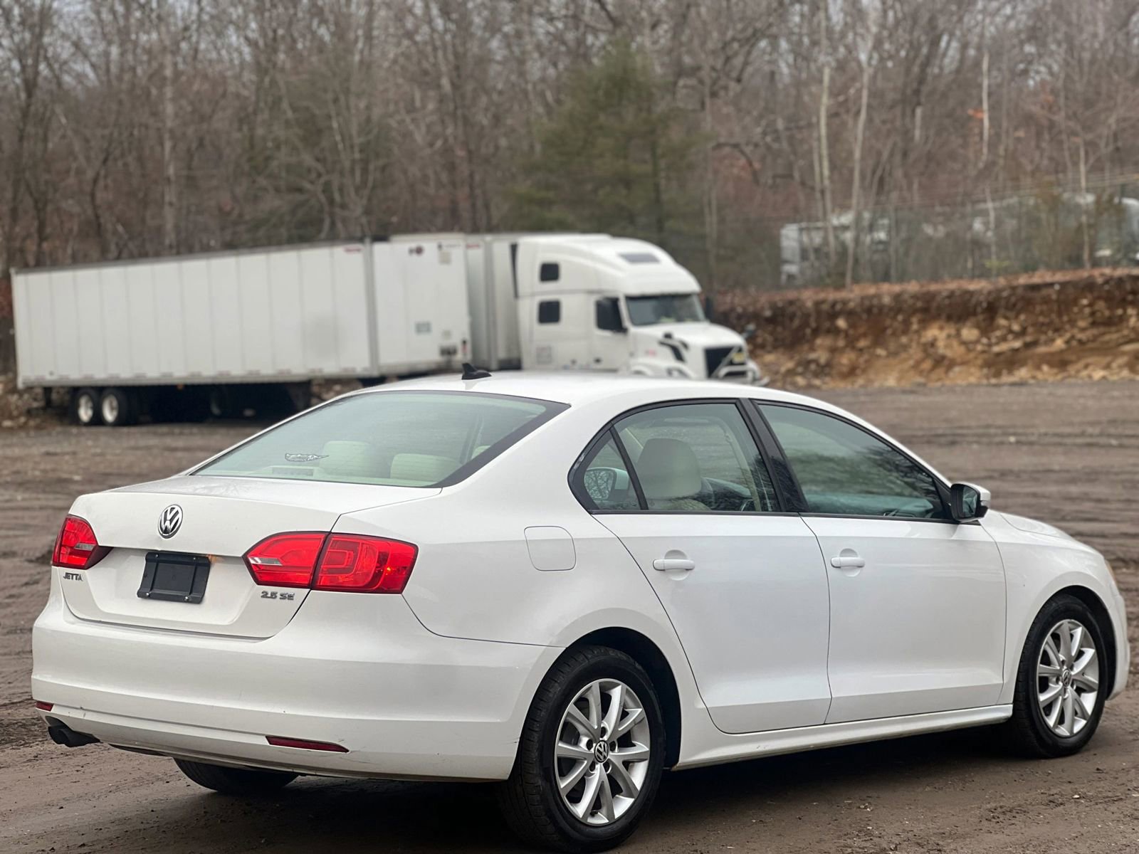 Used 2011 Volkswagen Jetta SE image 6