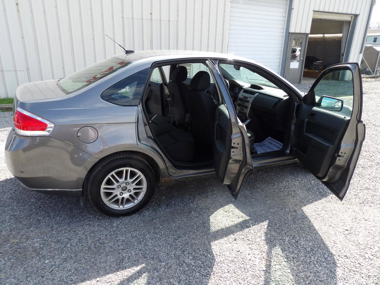 Used 2010 Ford Focus SE image 8
