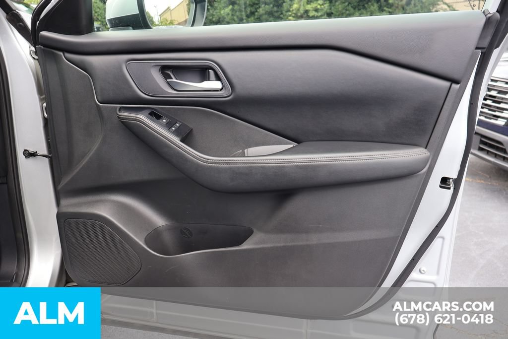 Used 2024 Nissan Rogue SV FWD image 29