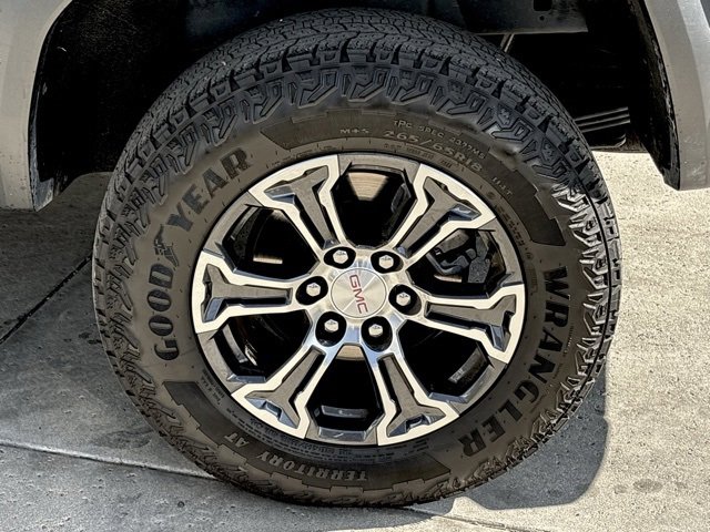 Certified 2023 GMC Canyon AT4 image 9