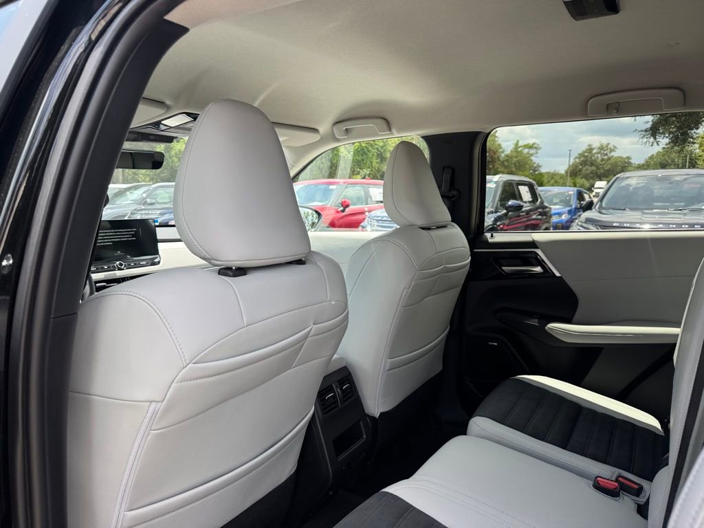 New 2025 Mitsubishi Outlander SE image 17