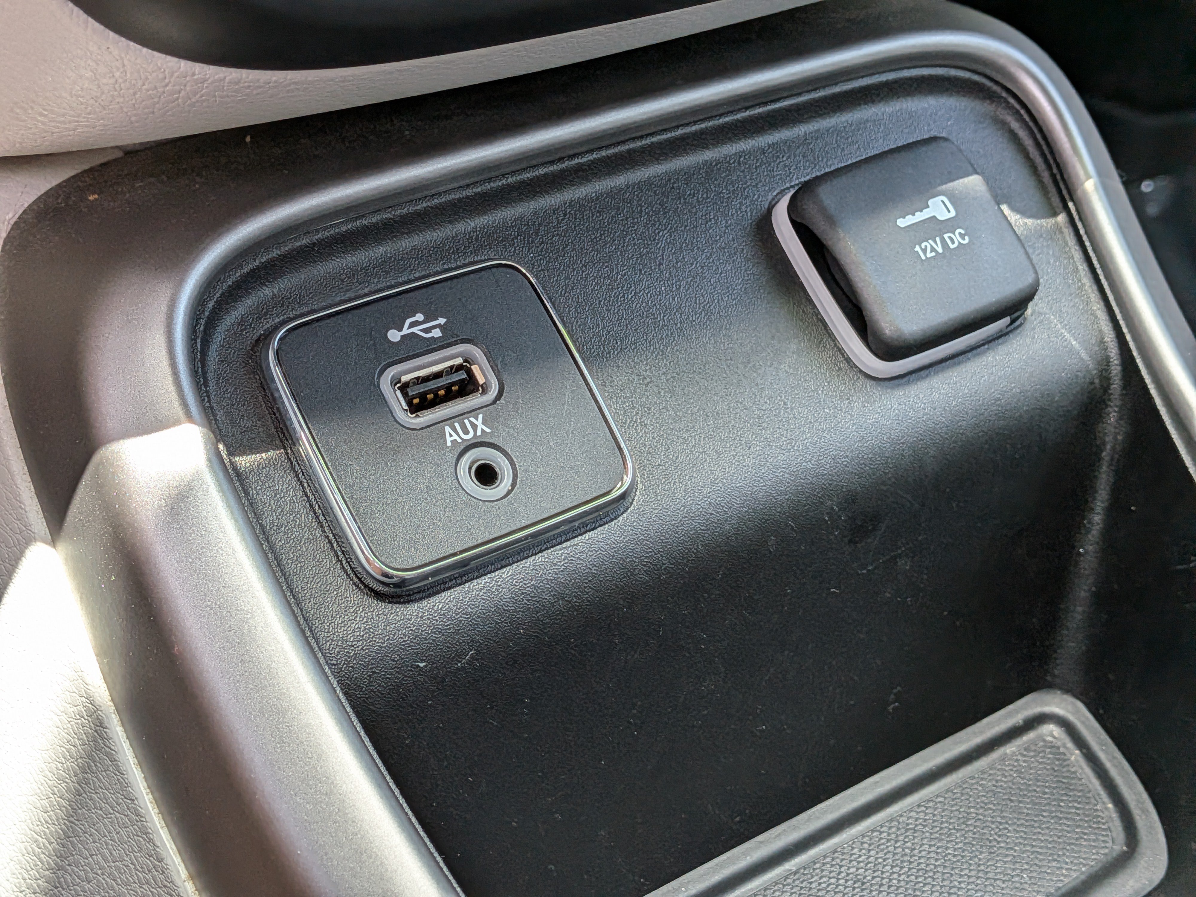 Used 2018 Jeep Compass Latitude FWD image 29