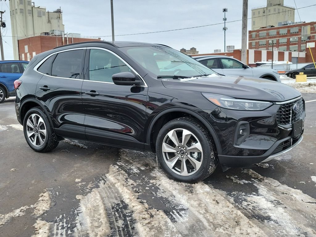 Certified 2025 Ford Escape Platinum AWD/4WD image 2