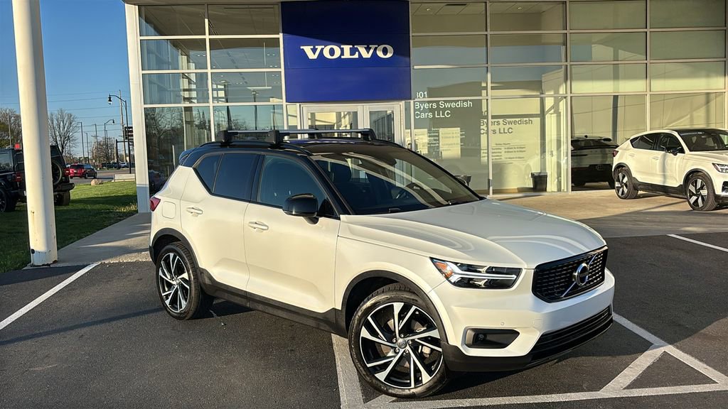 Used 2021 Volvo XC40 T5 R-Design w/ Climate Package image 2