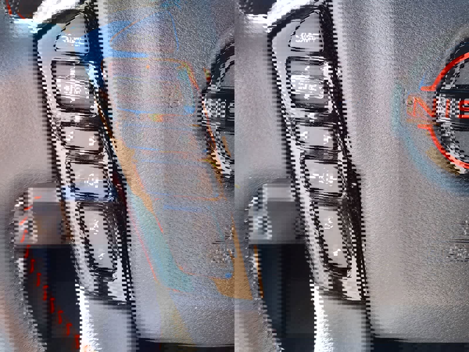 Used 2025 Nissan Frontier PRO-4X image 16