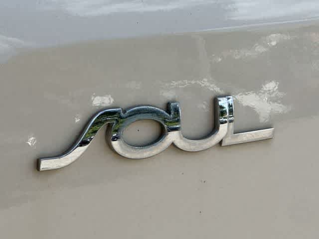 Used 2011 Kia Soul ! FWD image 24