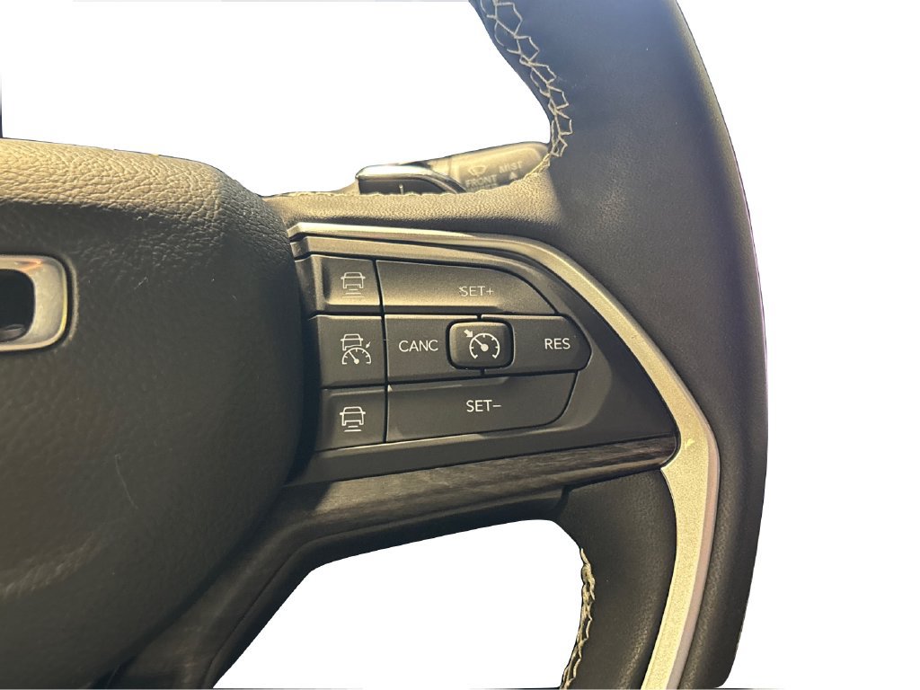 Used 2025 Jeep Grand Cherokee Limited w/ Luxury Tech Group II AWD/4WD image 38