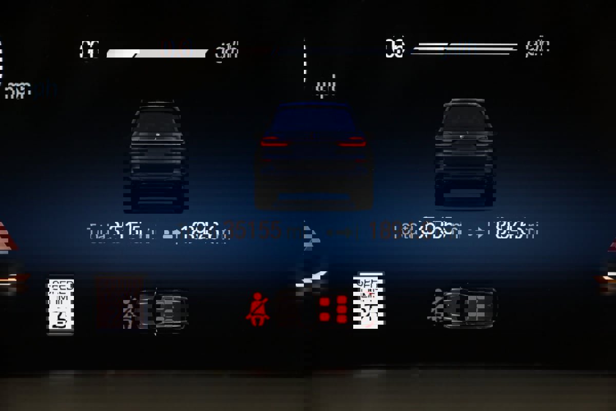 Used 2023 BMW X7 M60i w/ Executive Package image 25