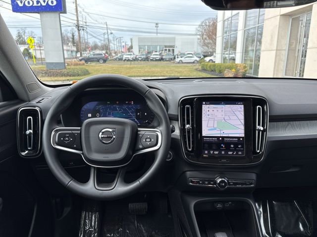 Used 2025 Volvo XC40 B5 Core image 19