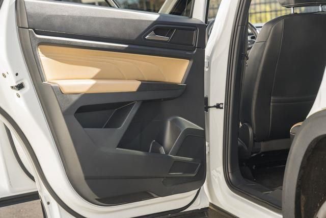 Used 2023 Volkswagen Atlas Cross Sport SE w/ Panoramic Sunroof Package image 28