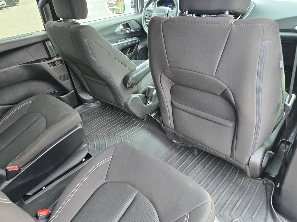 Used 2020 Chrysler Pacifica Touring w/ S Appearance Package image 27