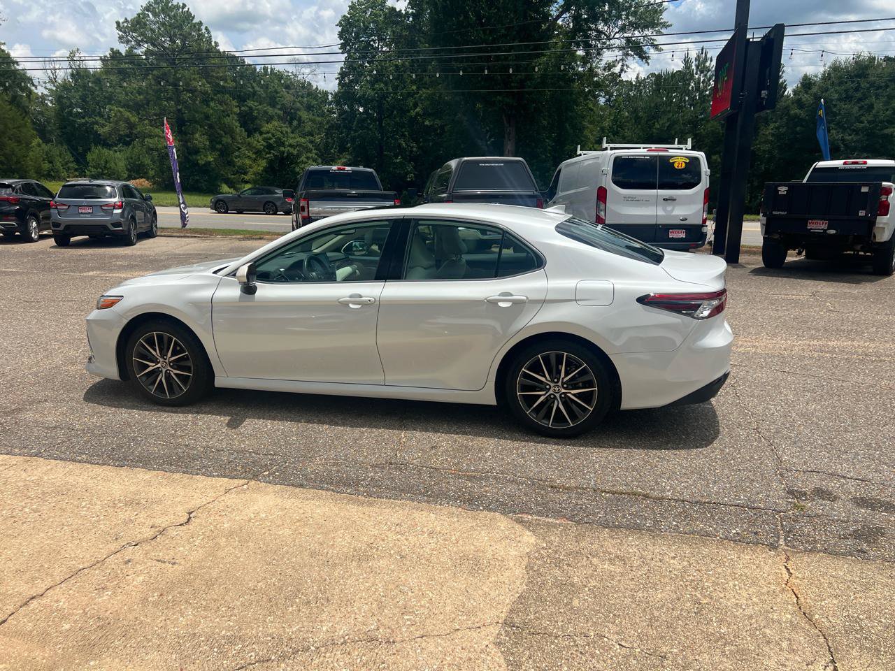 Used 2022 Toyota Camry XLE w/ Cold Weather Package FWD image 12