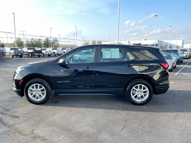 Used 2023 Chevrolet Equinox LS image 2