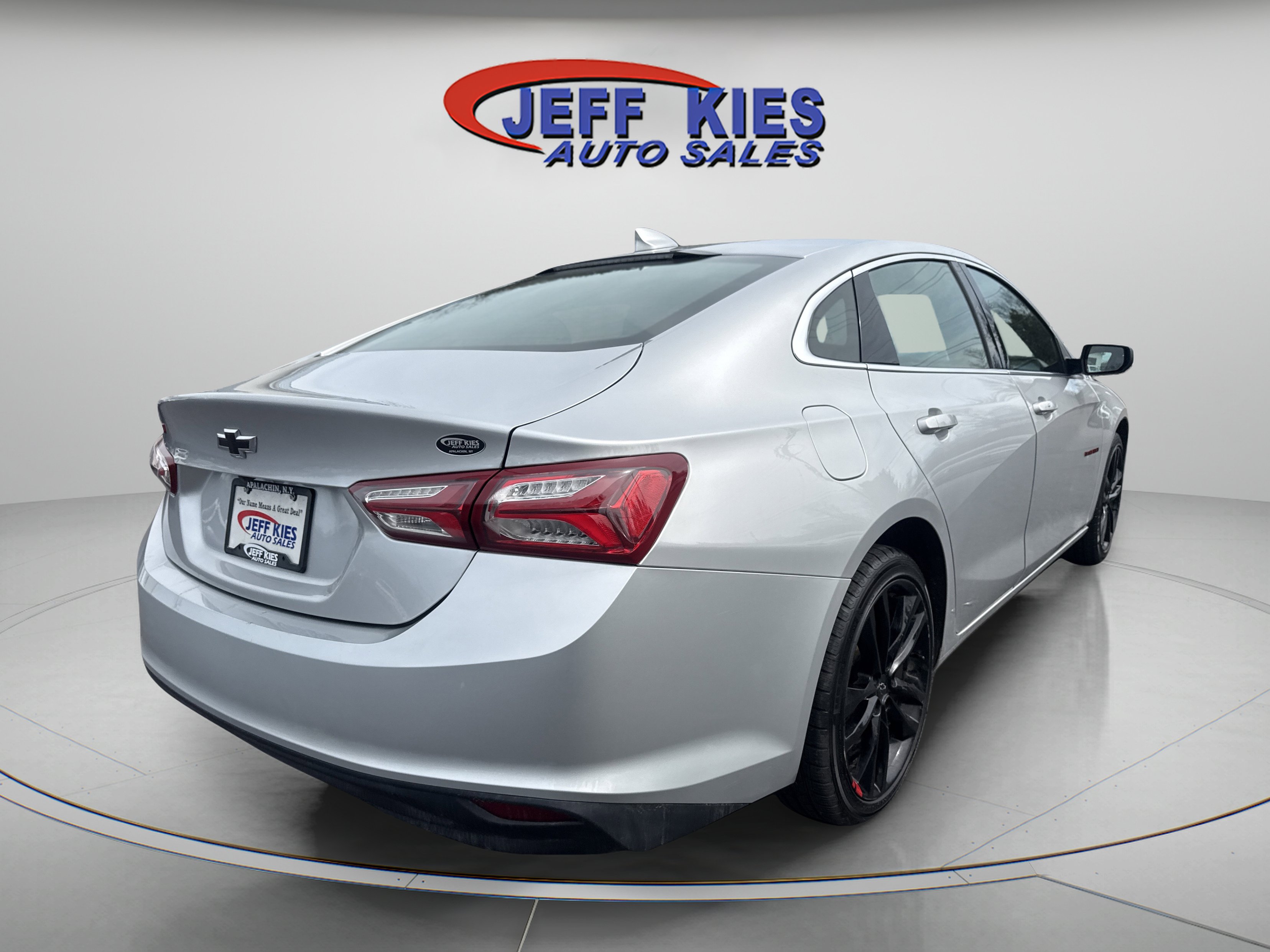 Used 2020 Chevrolet Malibu LT w/ Leather Package FWD image 5