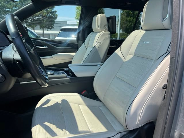 Used 2023 Cadillac Escalade ESV Sport w/ Touring Package AWD/4WD image 28