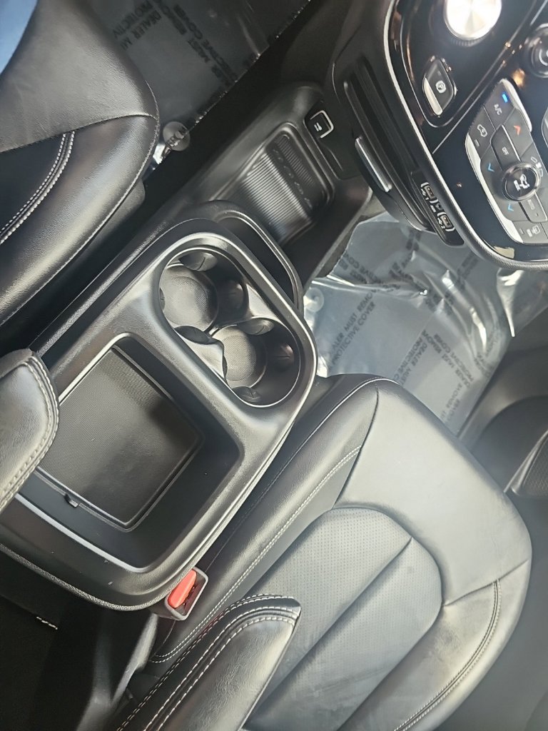 Used 2025 Chrysler Pacifica Select FWD image 21