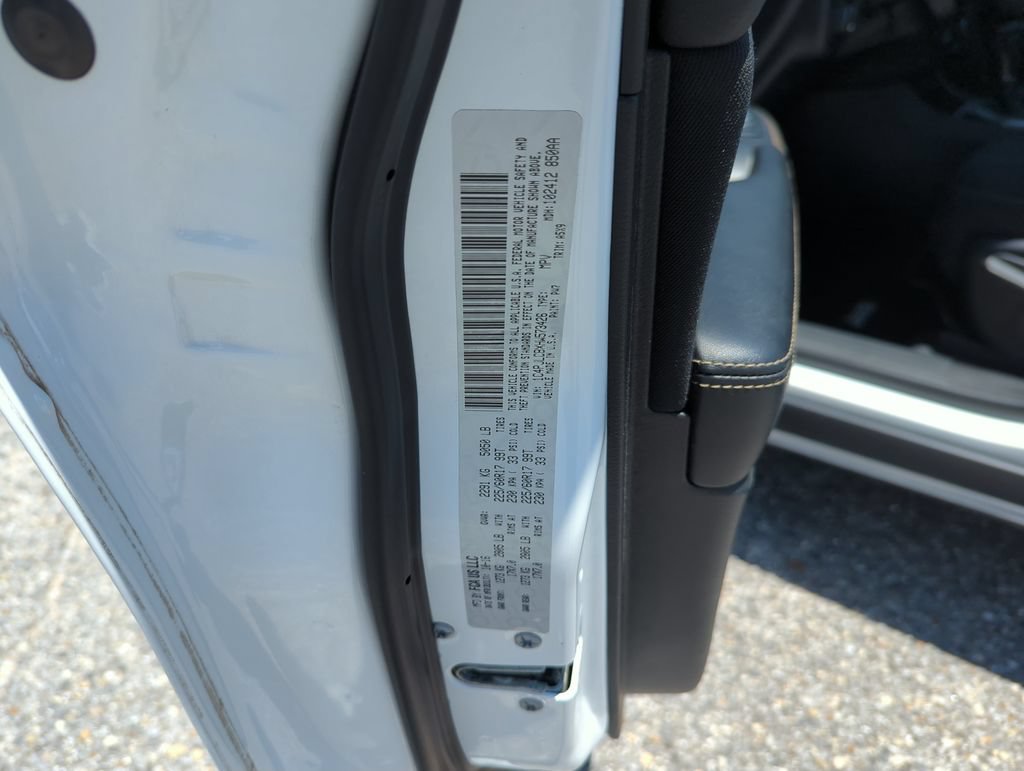 Used 2017 Jeep Cherokee Latitude FWD image 38