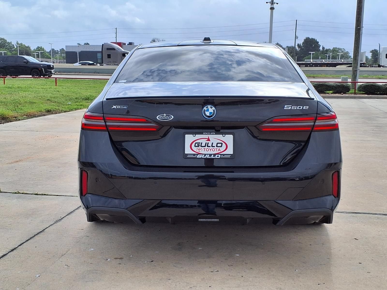 Used 2026 BMW 550e xDrive w/ Executive Package AWD/4WD image 7