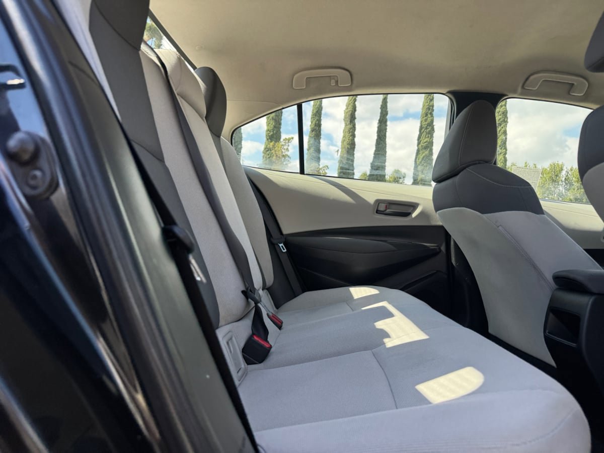 Used 2022 Toyota Corolla LE FWD image 17