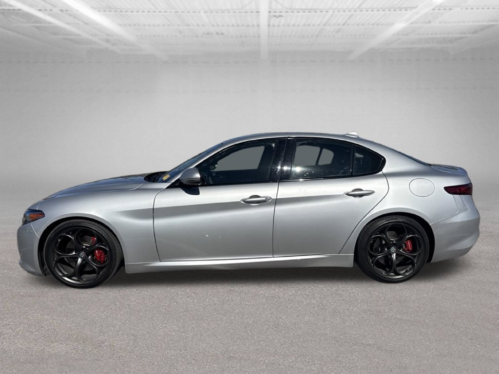 Used 2017 Alfa Romeo Giulia Ti w/ TI 19" Sport Package RWD image 4