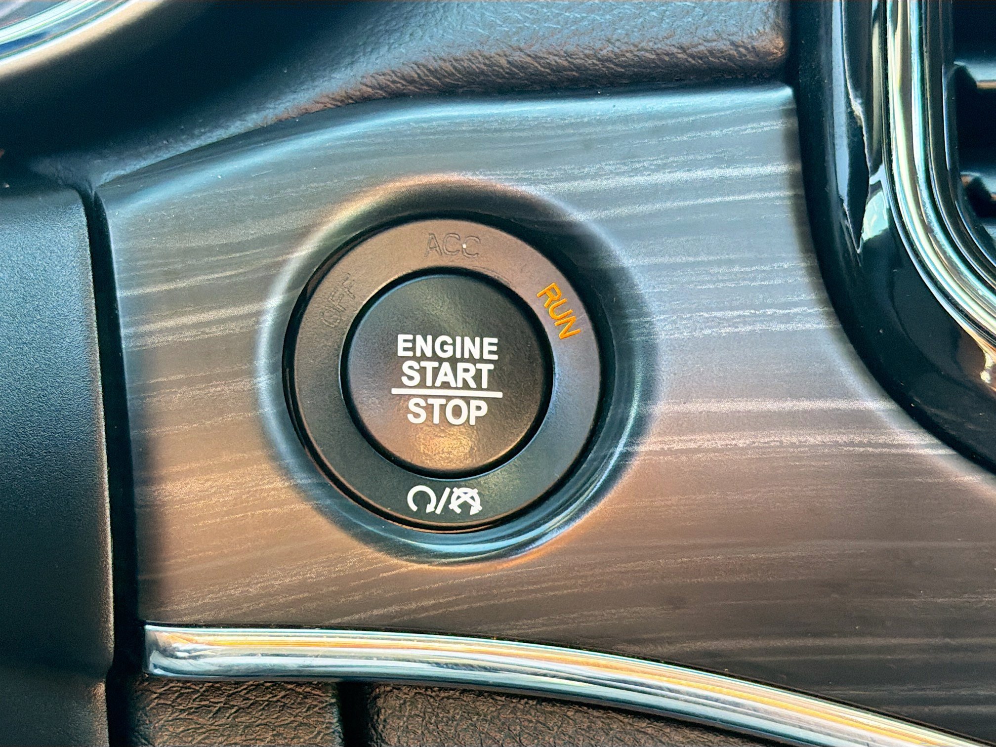 Used 2022 Jeep Grand Cherokee Limited w/ Tech Group AWD/4WD image 9