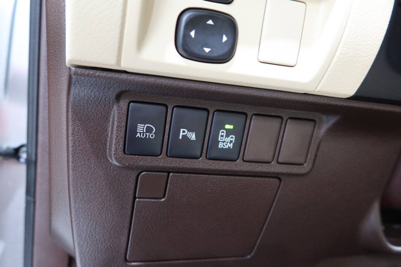 Used 2018 Lexus ES 350 w/ Luxury Package w/Wood Trim FWD image 36