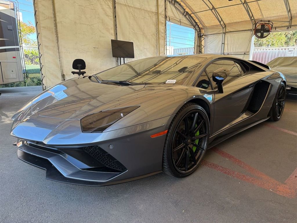 Used 2018 Lamborghini Aventador S AWD/4WD image 1