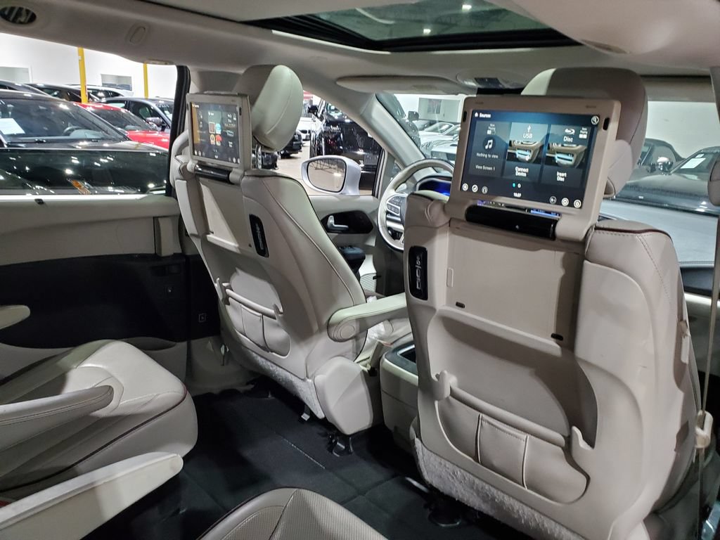 Used 2017 Chrysler Pacifica Limited FWD image 20