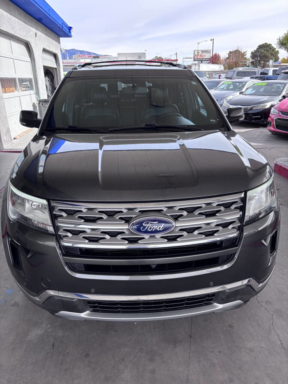 Used 2018 Ford Explorer Limited image 3