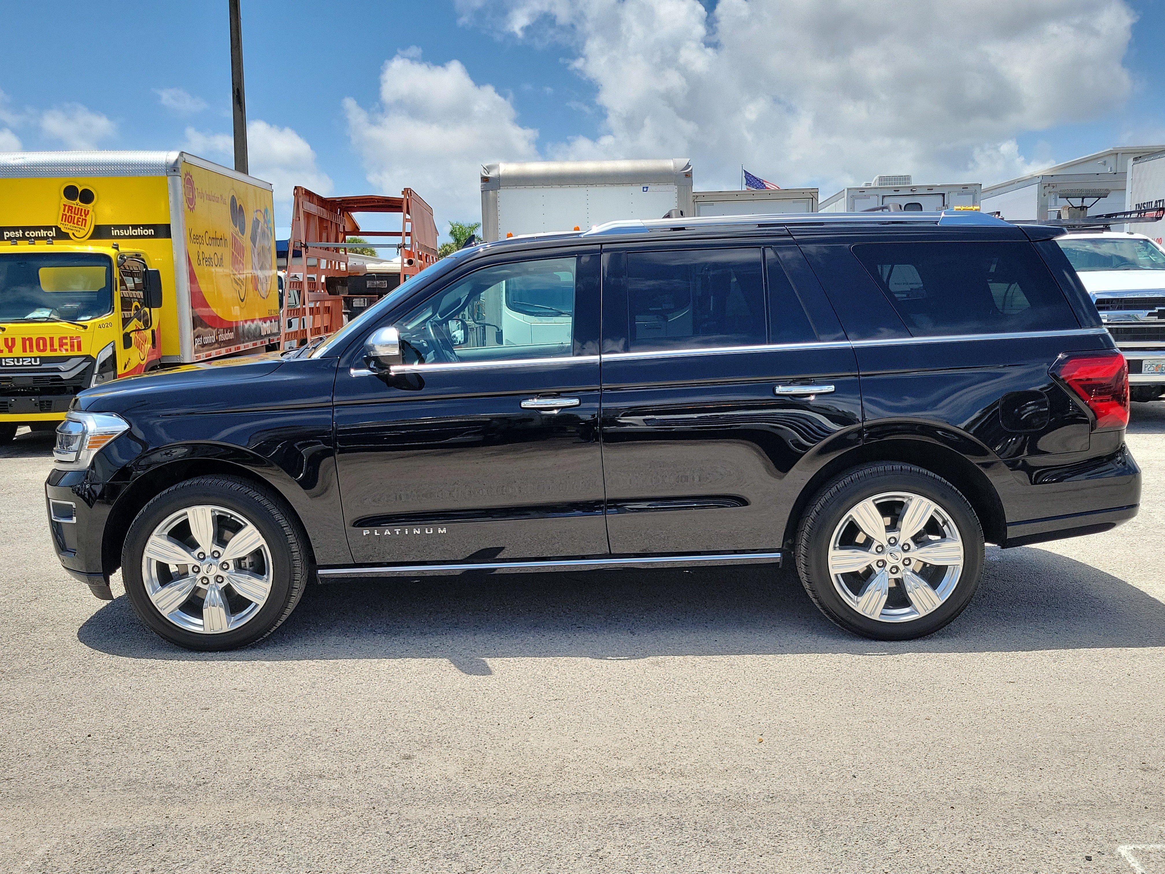 Used 2023 Ford Expedition Platinum AWD/4WD image 6
