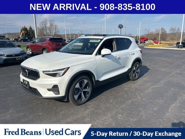 Used 2025 Volvo XC40 B5 Core w/ Protection Package Premier image 3