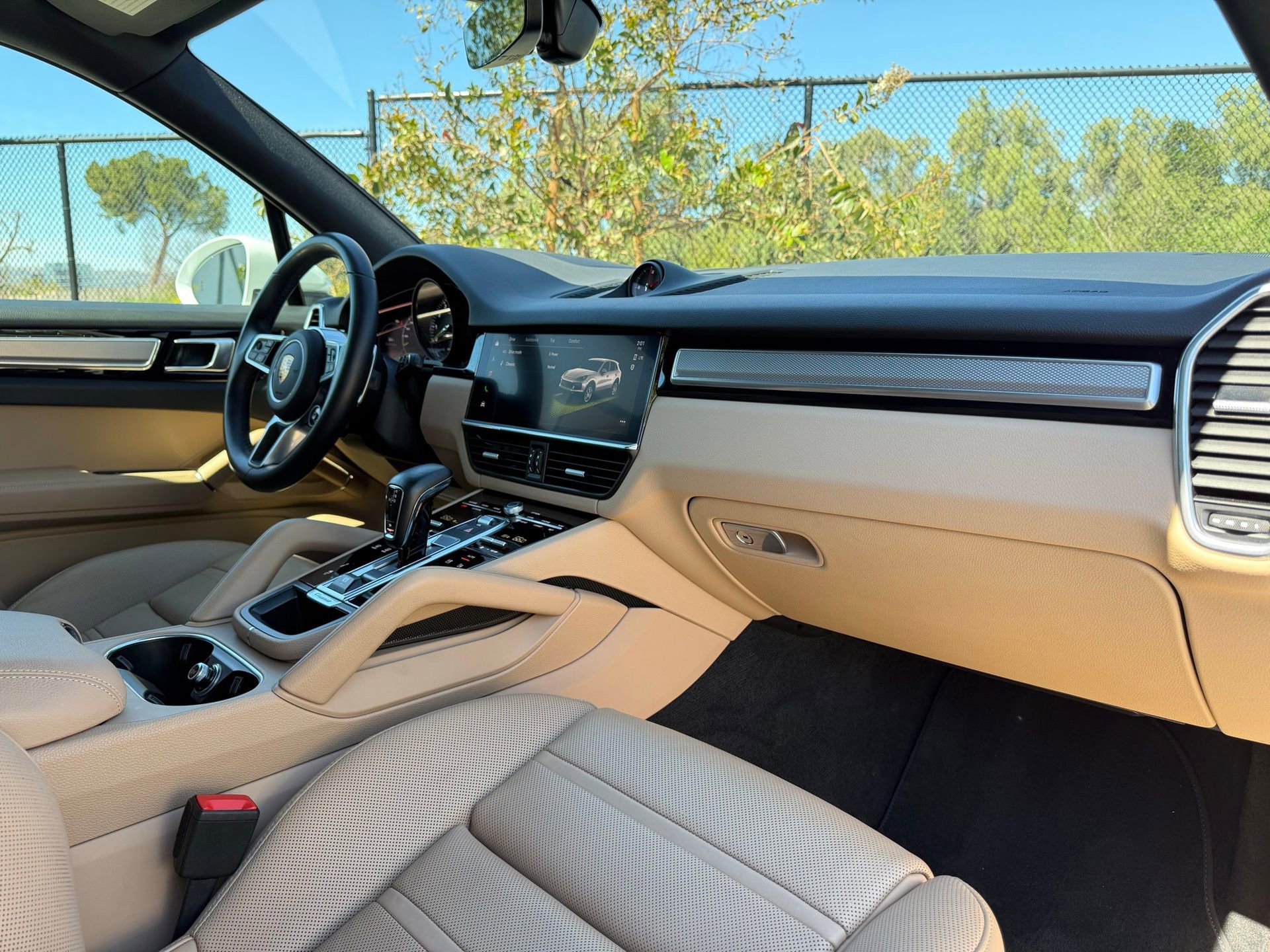 Used 2022 Porsche Cayenne Platinum Edition image 25