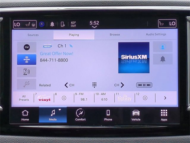 Used 2024 Chrysler Pacifica Touring-L image 18