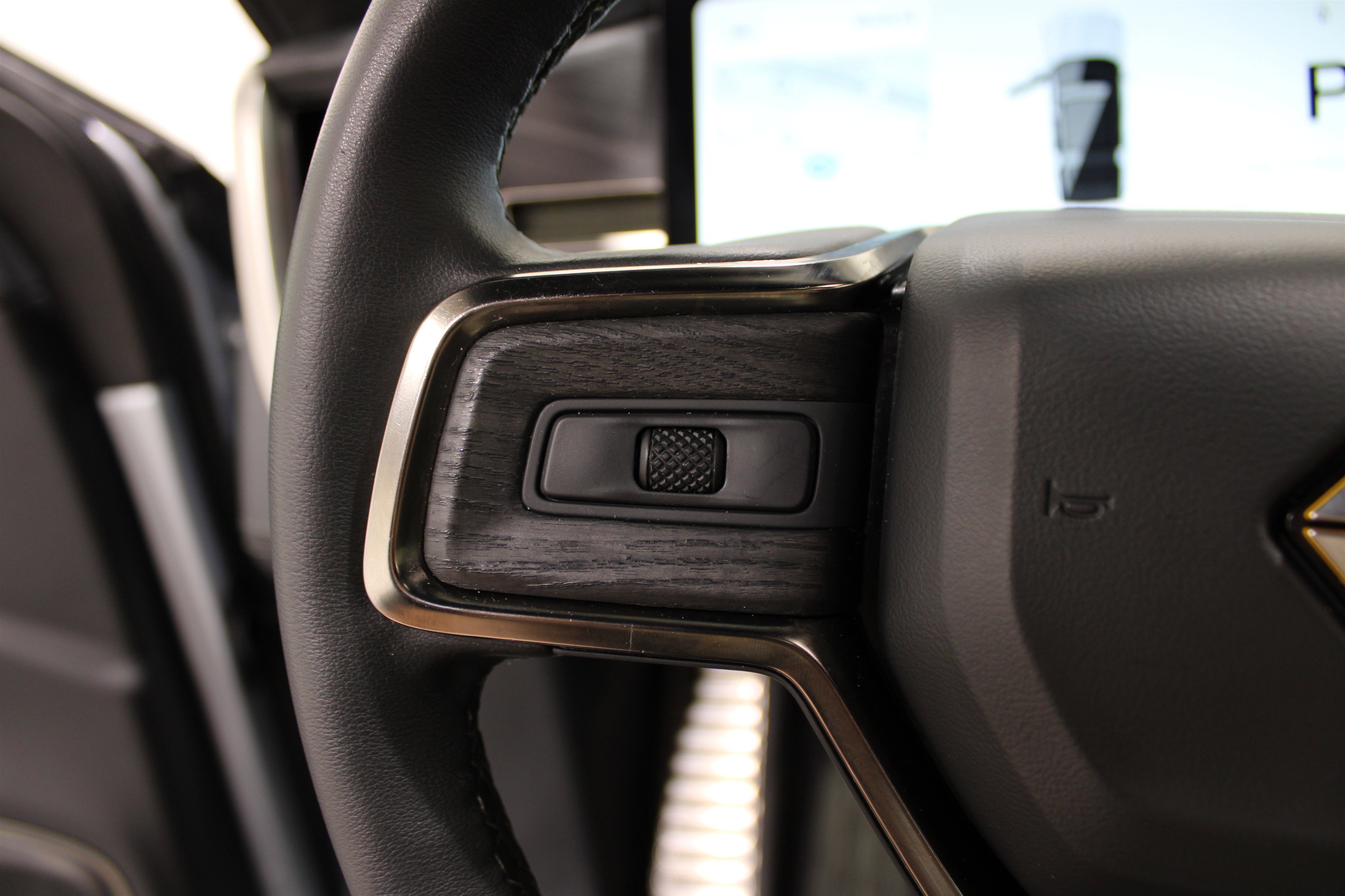 Used 2023 Rivian R1S Adventure image 10