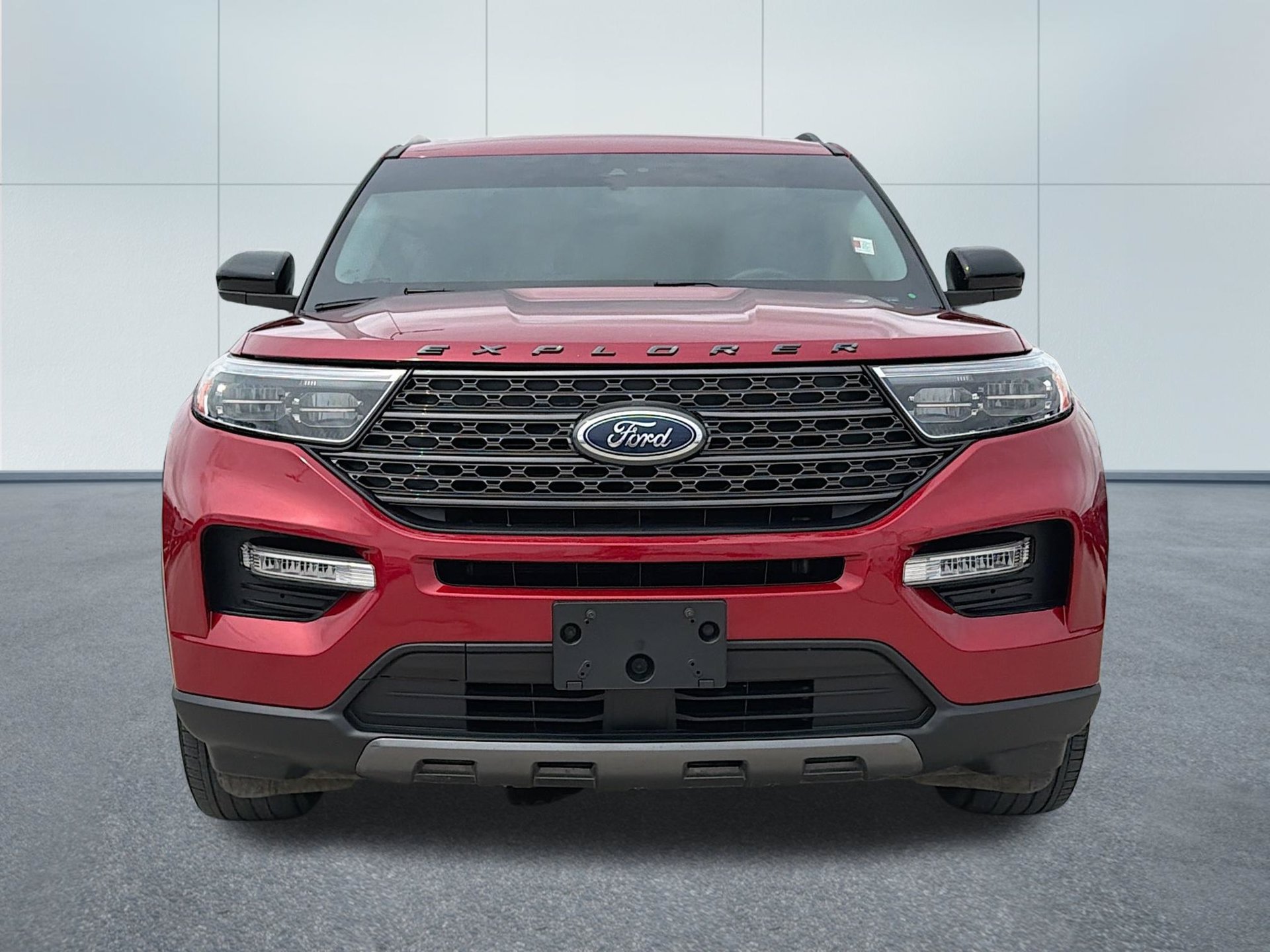 Certified 2022 Ford Explorer XLT w/ Equipment Group 202A AWD/4WD image 2