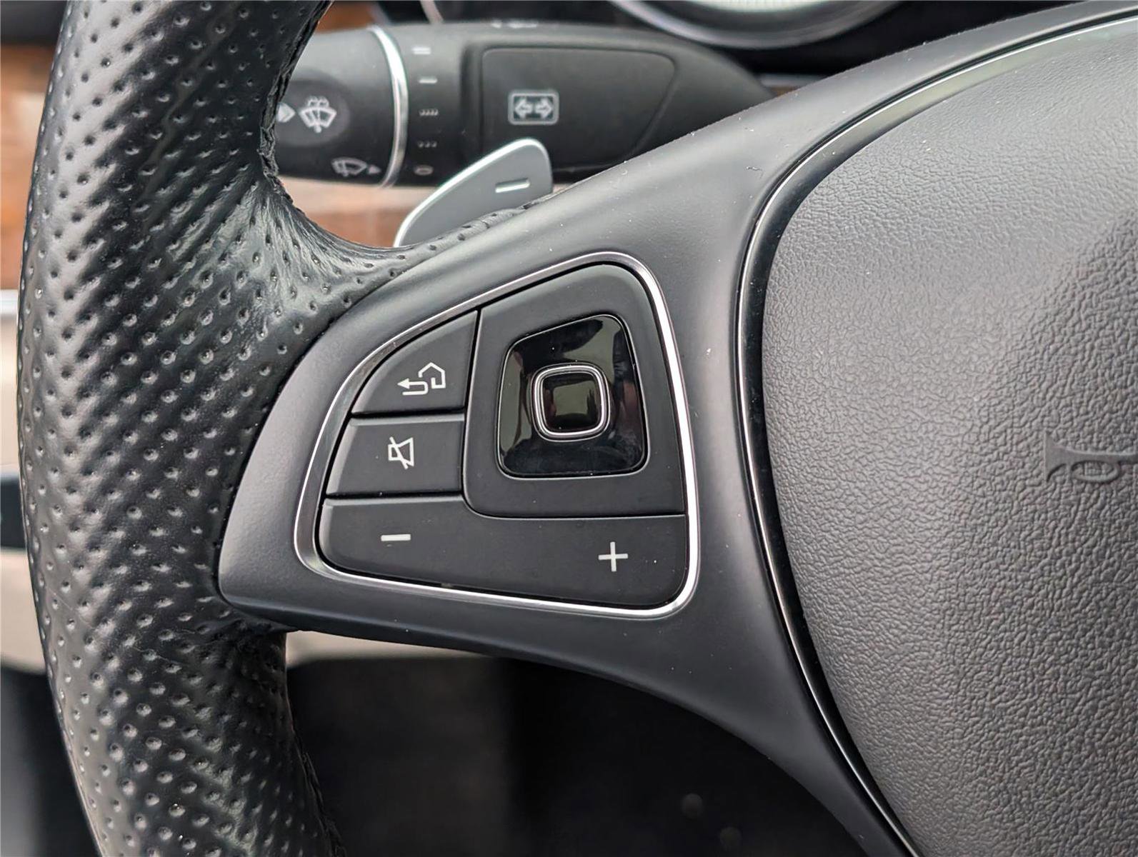 Used 2017 Mercedes-Benz E 300 4MATIC image 23