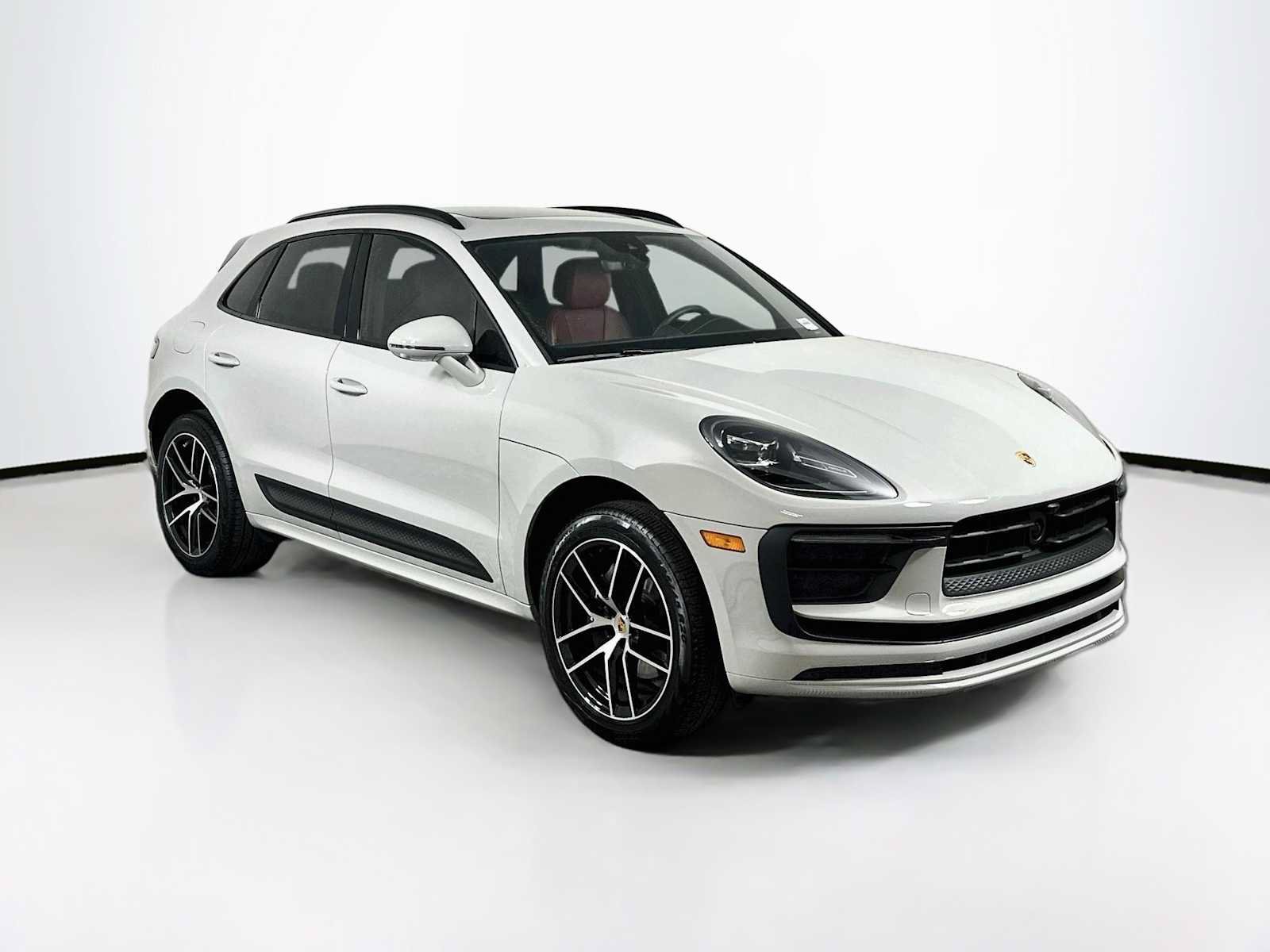 Certified 2026 Porsche Macan AWD/4WD image 7