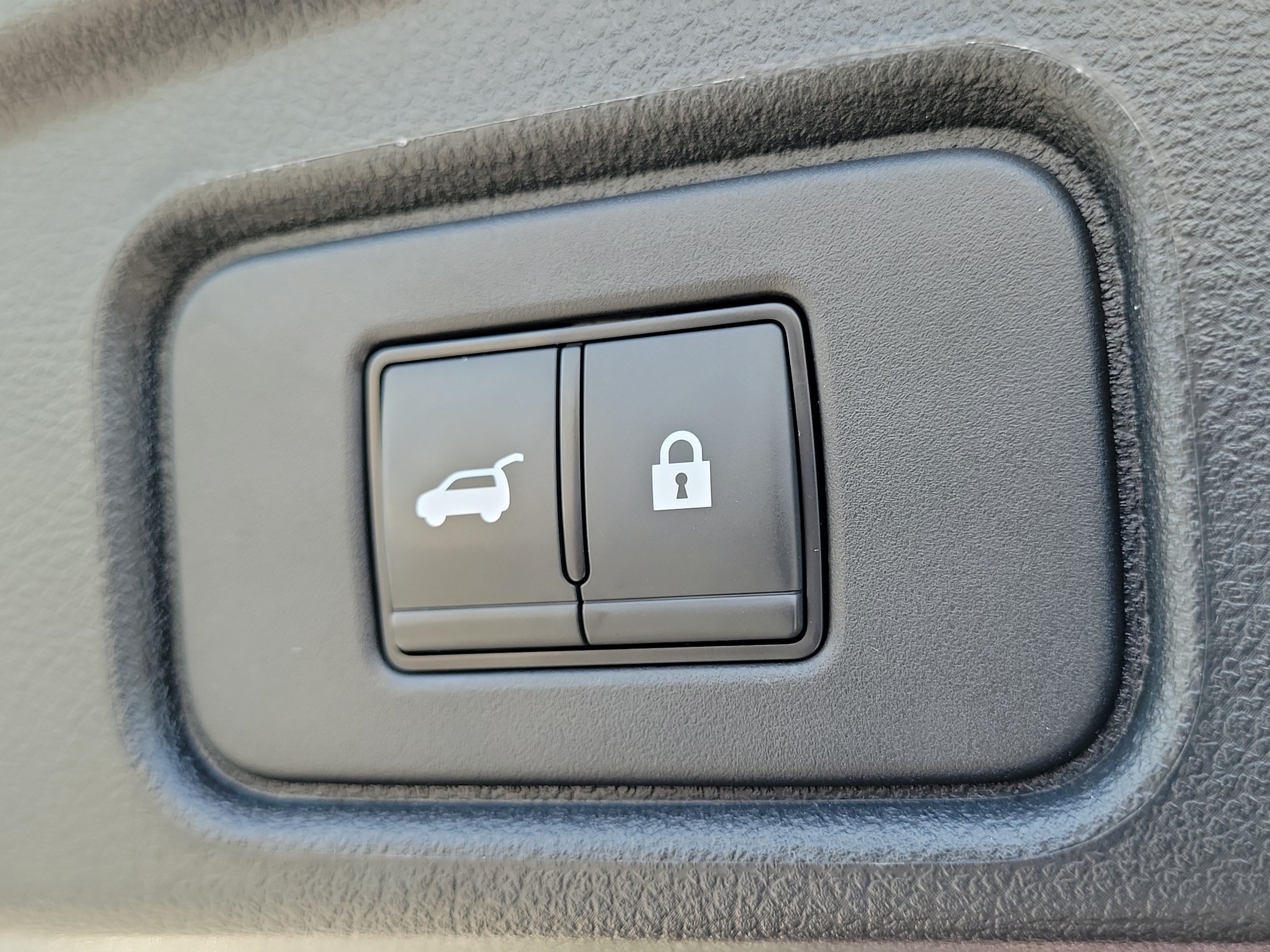 Certified 2024 Nissan Pathfinder SV w/ SV Premium Package FWD image 7