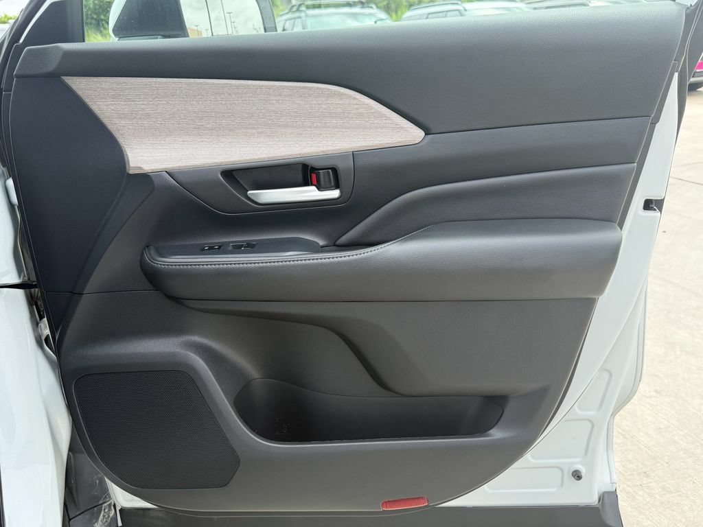 Used 2024 Toyota Grand Highlander FWD image 16