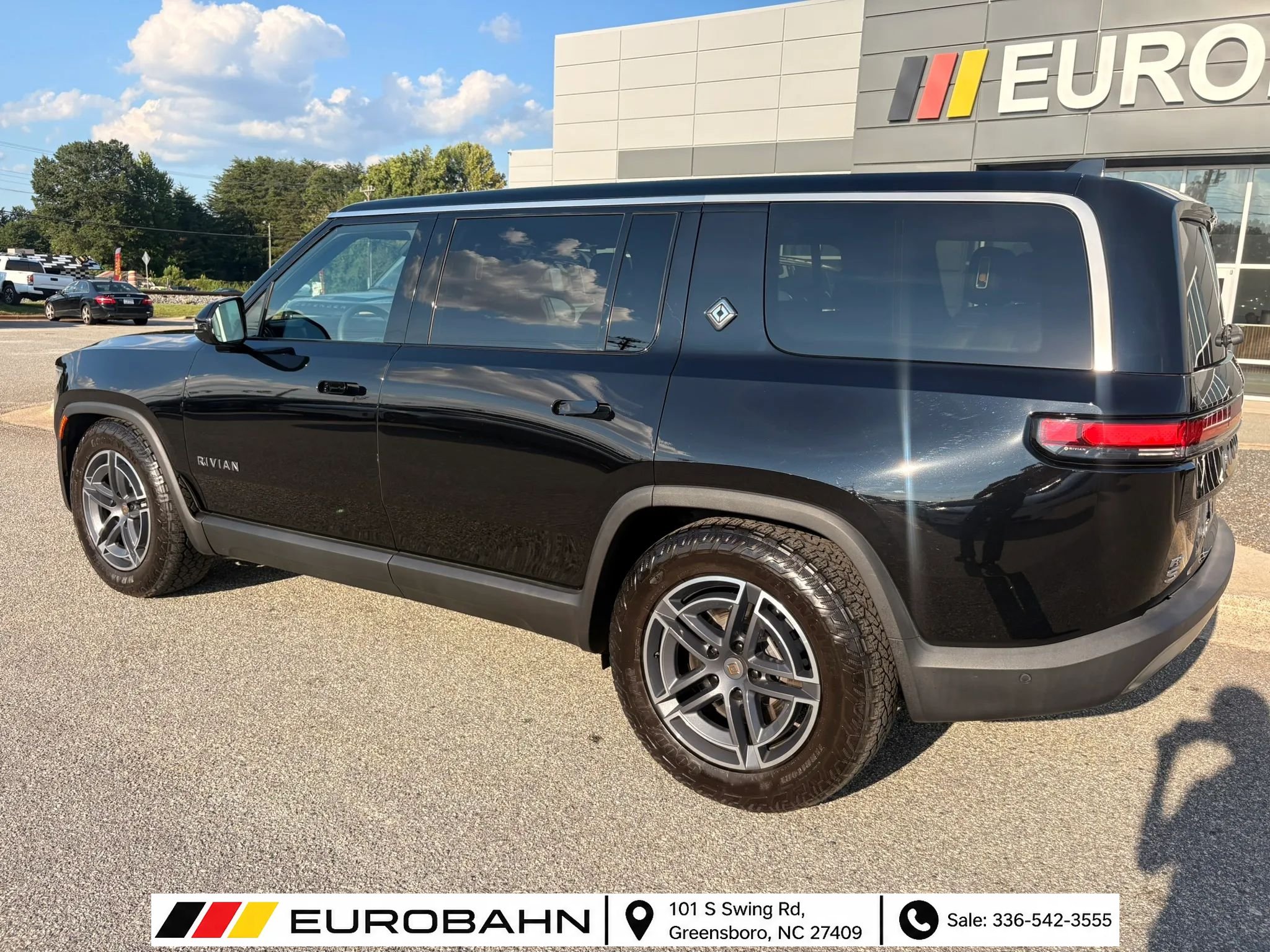 Used 2025 Rivian R1S Adventure Dual AWD/4WD image 25