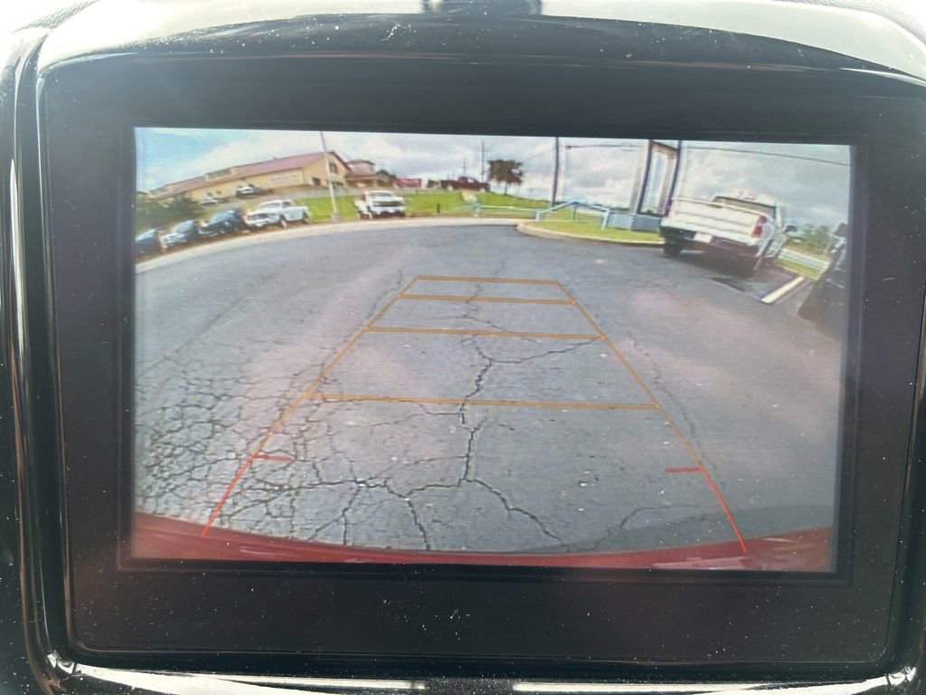 Used 2018 Chevrolet Traverse LT FWD image 26