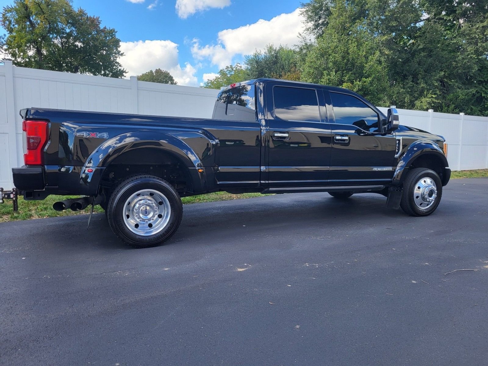 Used 2017 Ford F450 Platinum w/ Platinum Ultimate Package AWD/4WD image 5