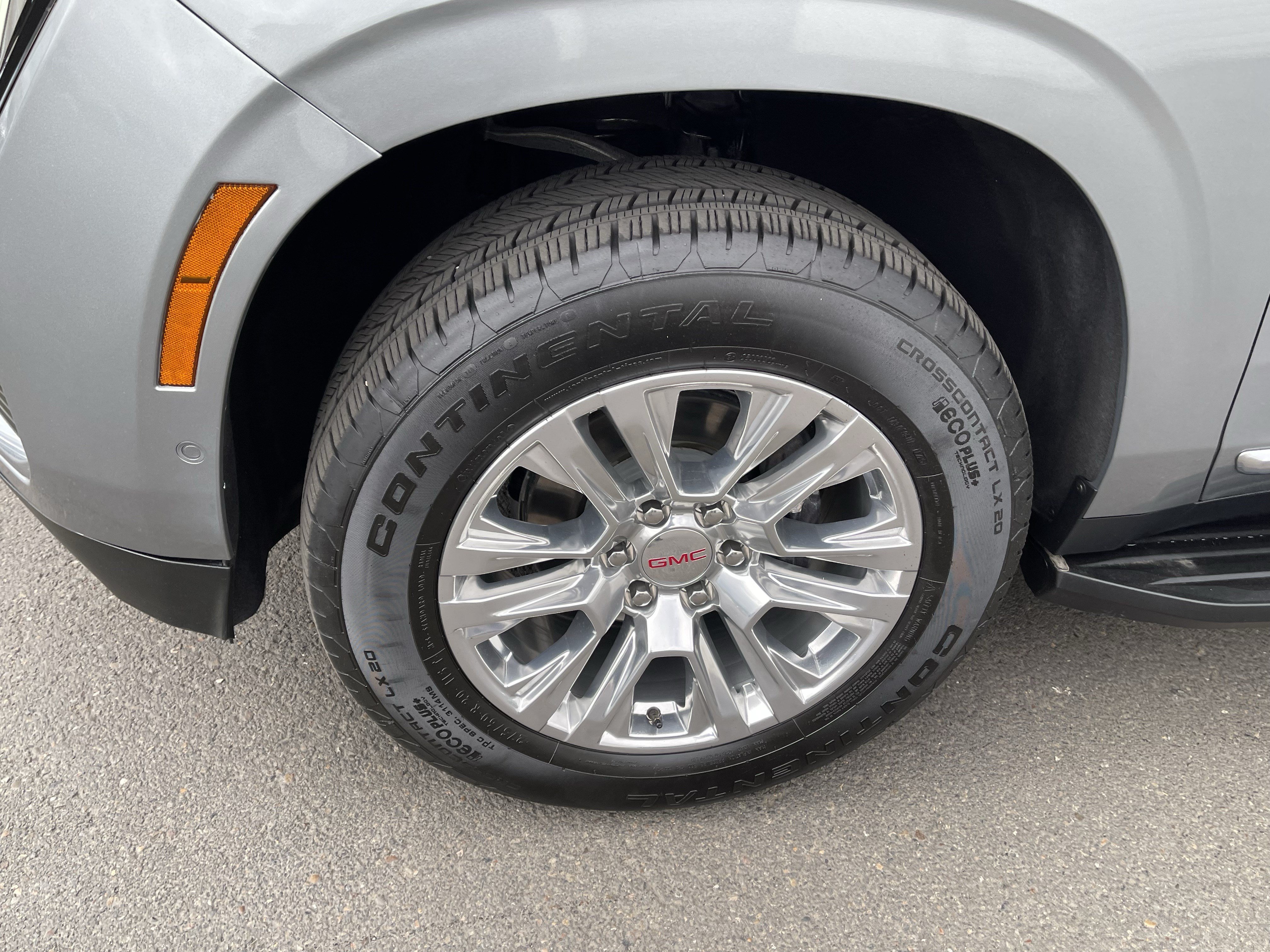 Used 2025 GMC Yukon XL Denali AWD/4WD image 9