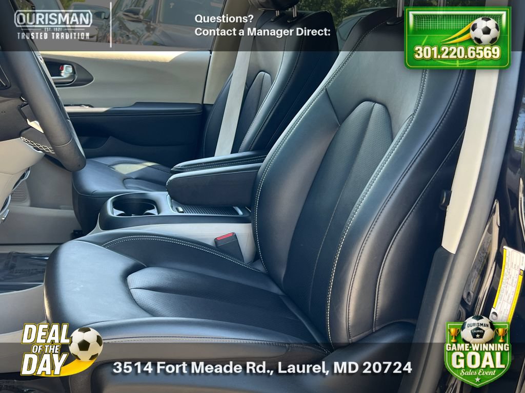 Used 2024 Chrysler Pacifica Touring-L FWD image 6