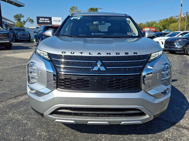 Used 2023 Mitsubishi Outlander SE AWD/4WD image 2