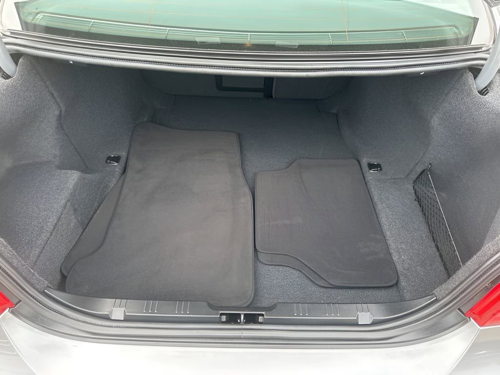 Used 2010 BMW 550i Sedan image 28