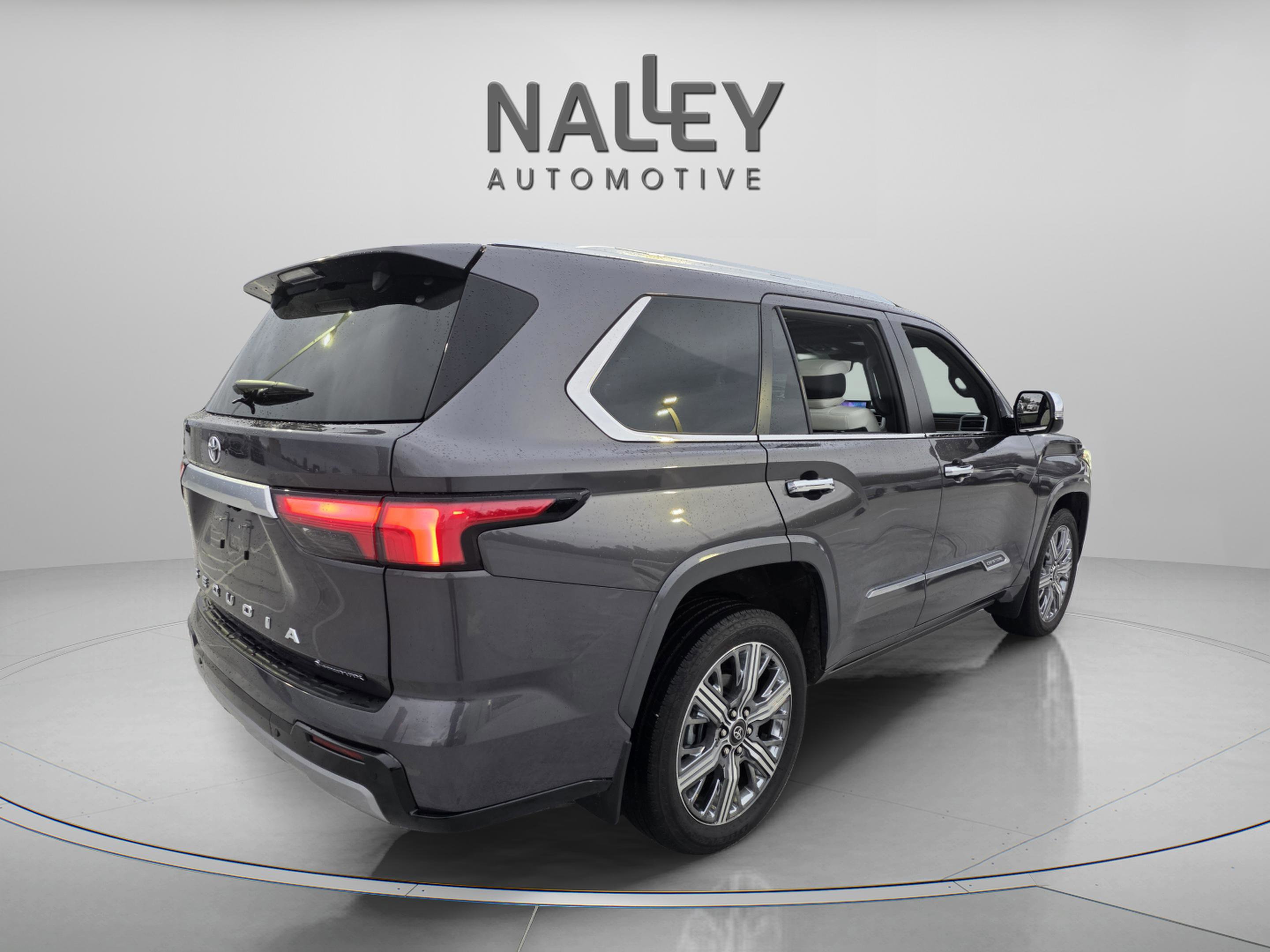 Used 2025 Toyota Sequoia Capstone image 5