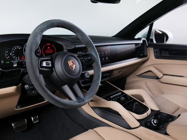 New 2026 Porsche Cayenne GTS image 4