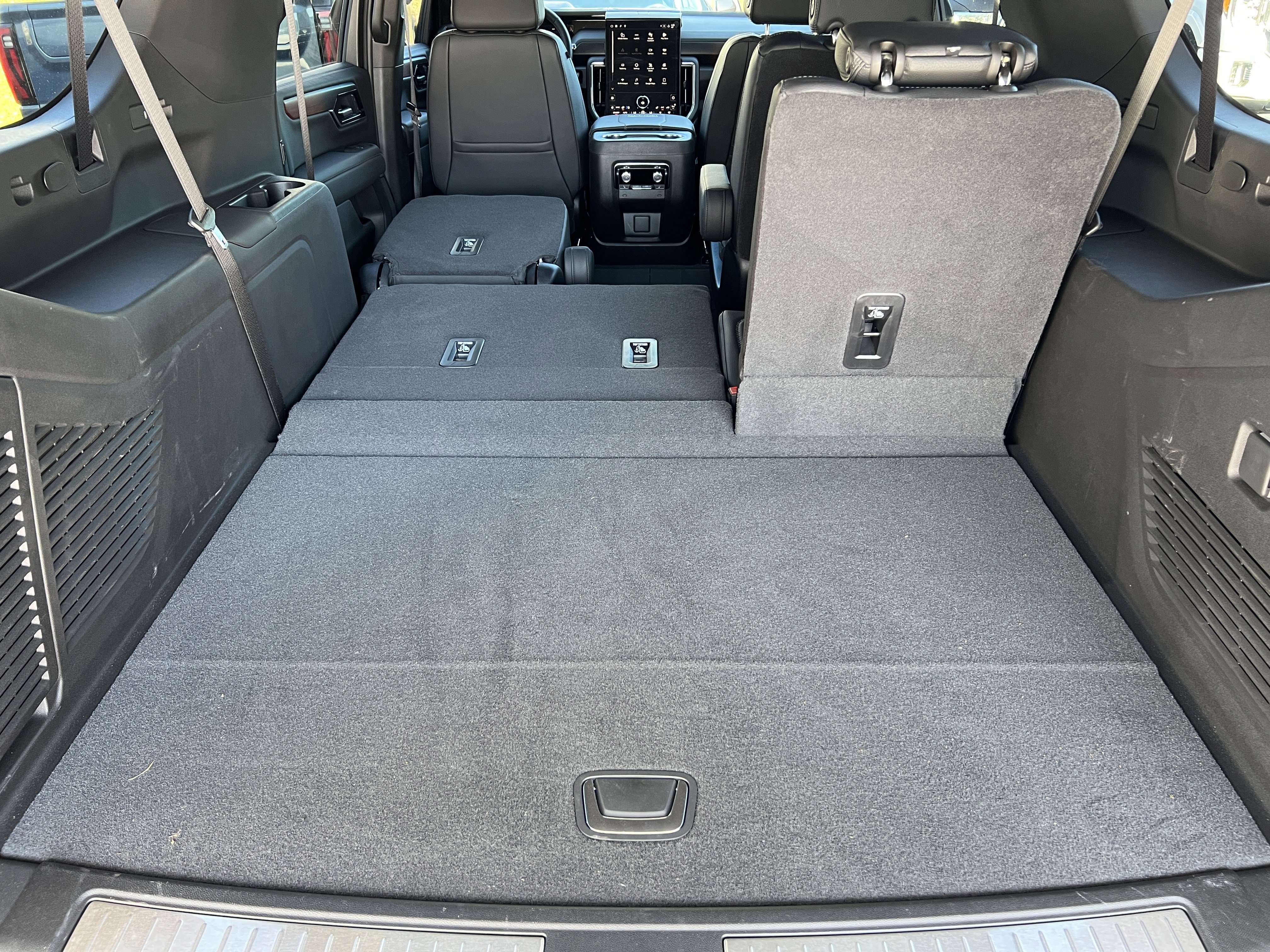 Used 2025 GMC Yukon XL Denali image 22